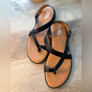 Market & Spruce Greer Asymmetric Micro Wedge Sandal, size 8.